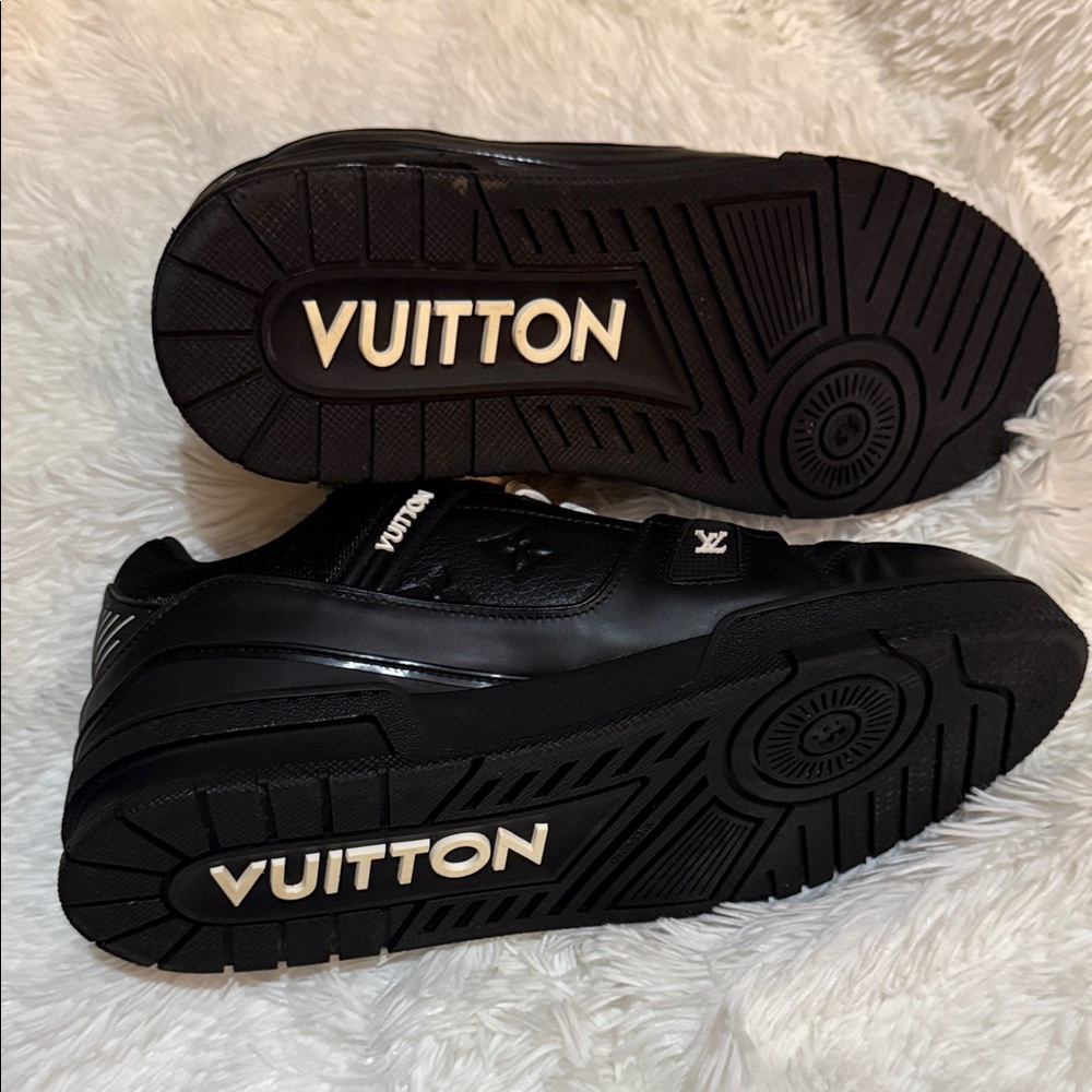 Louis Vuitton Black Leather Sneakers with White Laces - Picture 7 of 14
